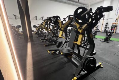 Posilovna Písek - nové stroje CHEST PRESS 3x spodek, střed, vršek prsou